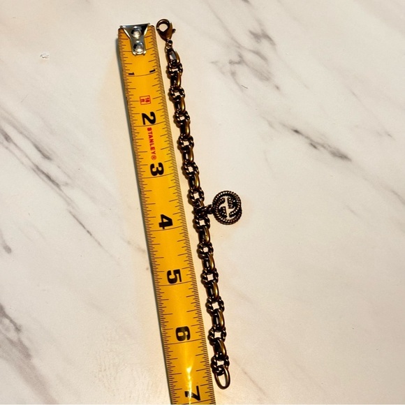 Fancy Link Chain
Antique Gold Finish
Bracelet With Double G
Motif 7” - Picture 9 of 11